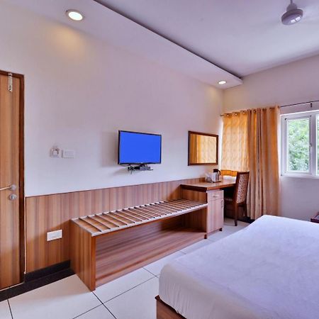 Hotel Aricent Chandīgarh Dış mekan fotoğraf